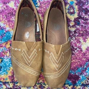 Women’s moccasin shoes